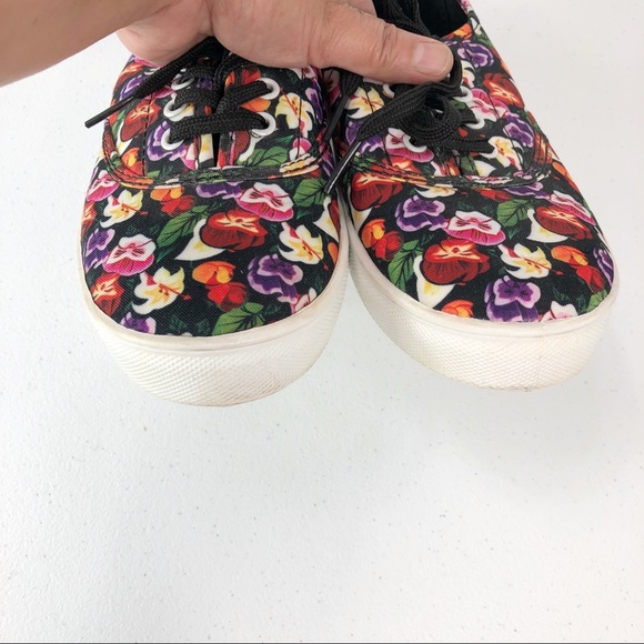 Disney Alice in Wonderland sneakers size 6 - Picture 5 of 8